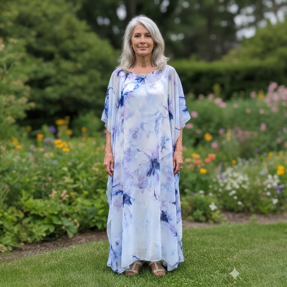 Kaftan longo musseline toque de seda azul com flor no peito